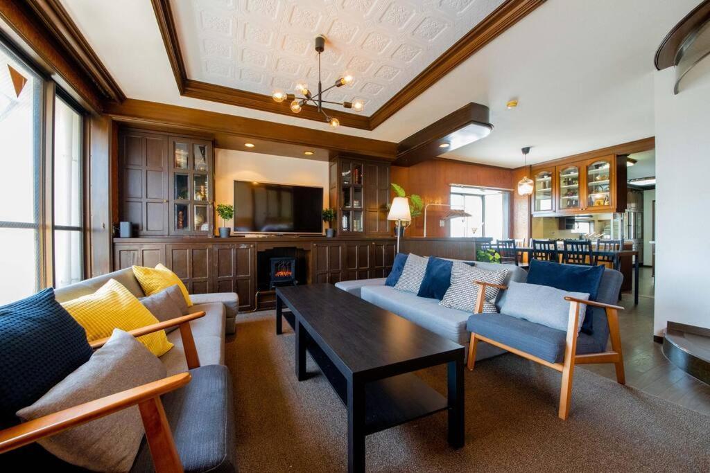 Sanacion Motomachi 7 なんばで150平米の広々空間 最大14名 Netflix見れます Apartment Osaka Bagian luar foto