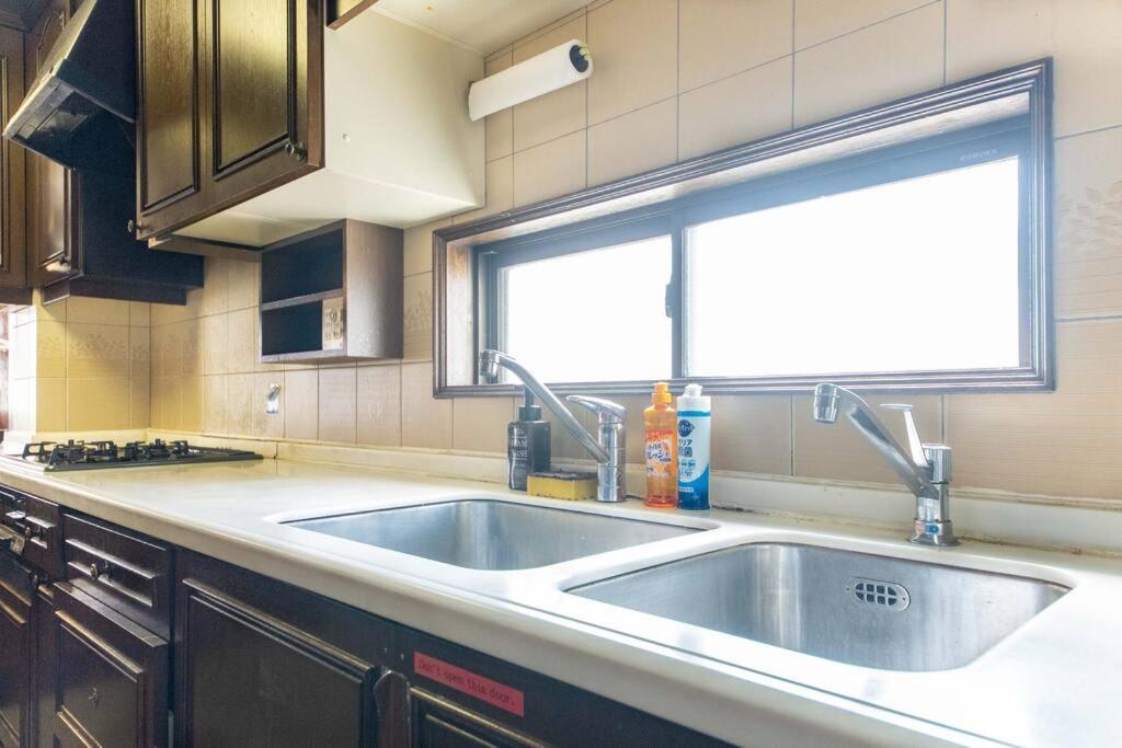 Sanacion Motomachi 7 なんばで150平米の広々空間 最大14名 Netflix見れます Apartment Osaka Bagian luar foto